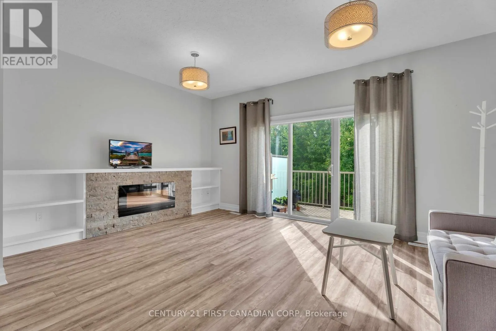 8 - 1850 BEAVERBROOK AVENUE, #8