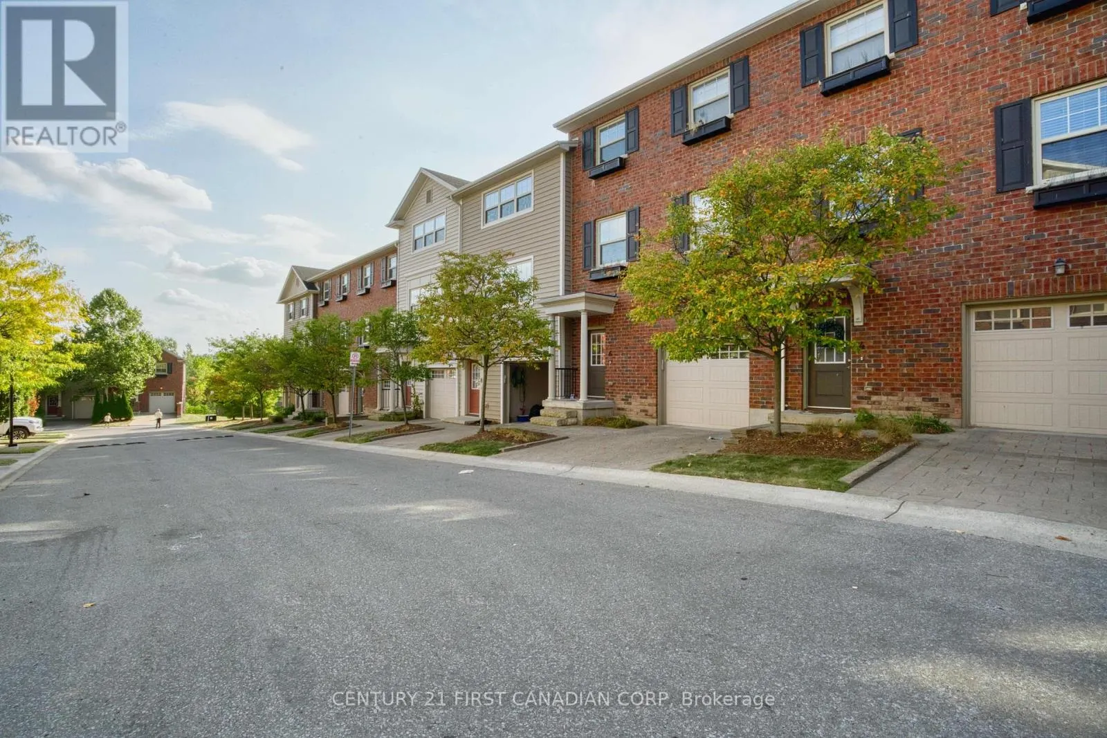 8 - 1850 BEAVERBROOK AVENUE, #8