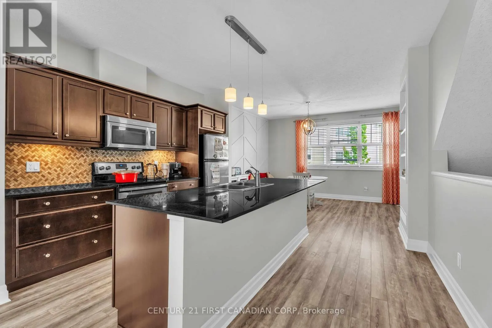 8 - 1850 BEAVERBROOK AVENUE, #8