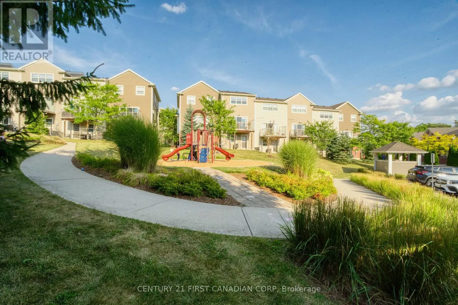 8 - 1850 BEAVERBROOK AVENUE, #8