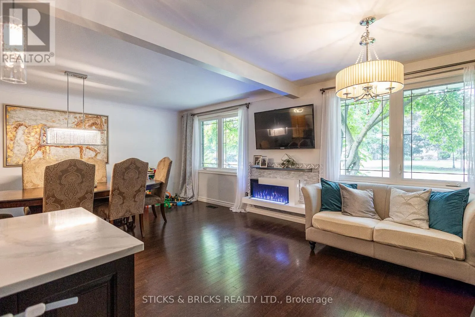 2530 DORCHESTER ROAD