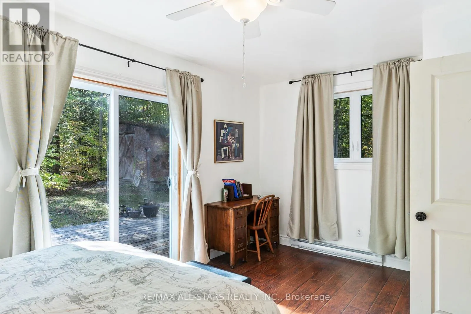 1142 ENGLISH CIRCLE