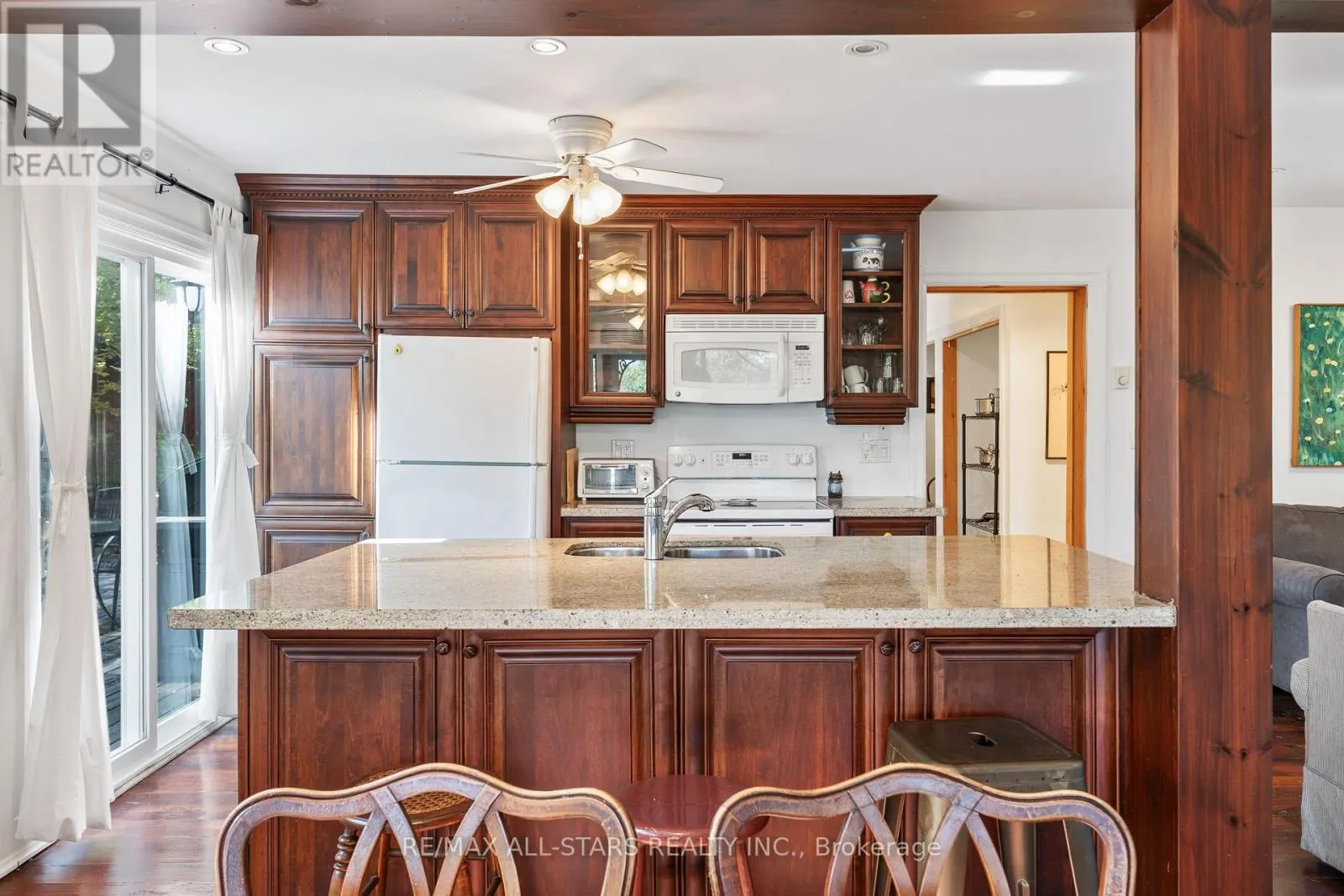 1142 ENGLISH CIRCLE
