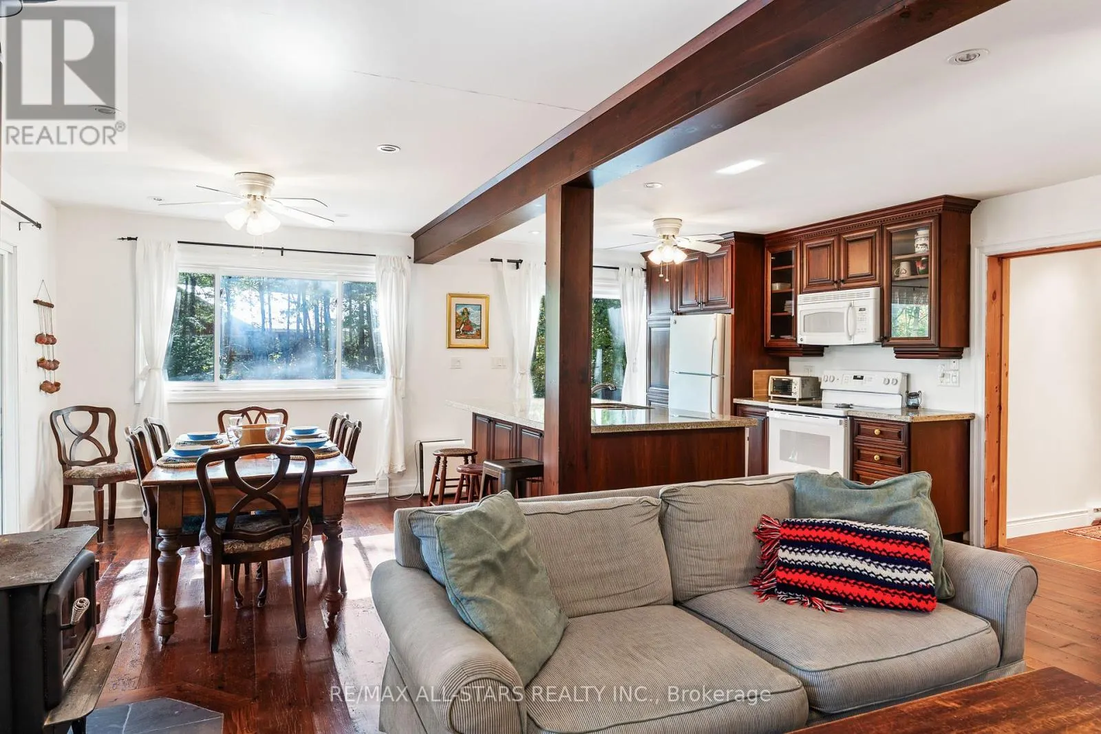 1142 ENGLISH CIRCLE