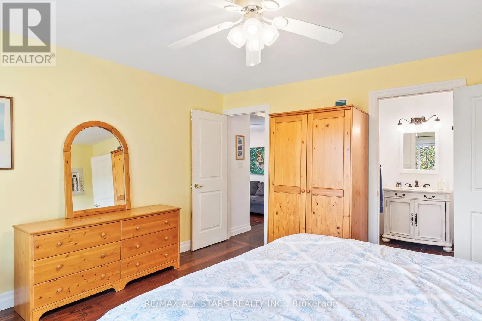 1142 ENGLISH CIRCLE