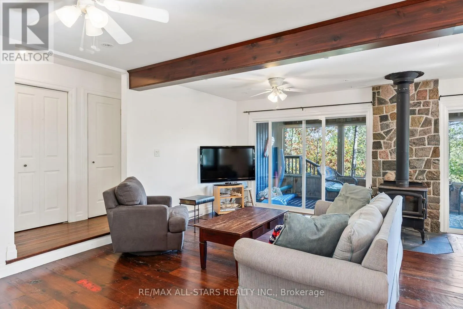 1142 ENGLISH CIRCLE