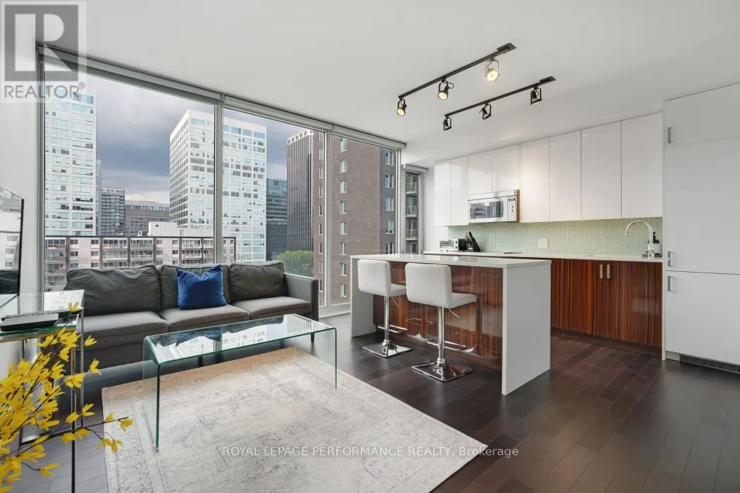 702 - 300 LISGAR STREET