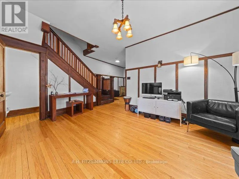 18-20 WOODLAWN AVENUE