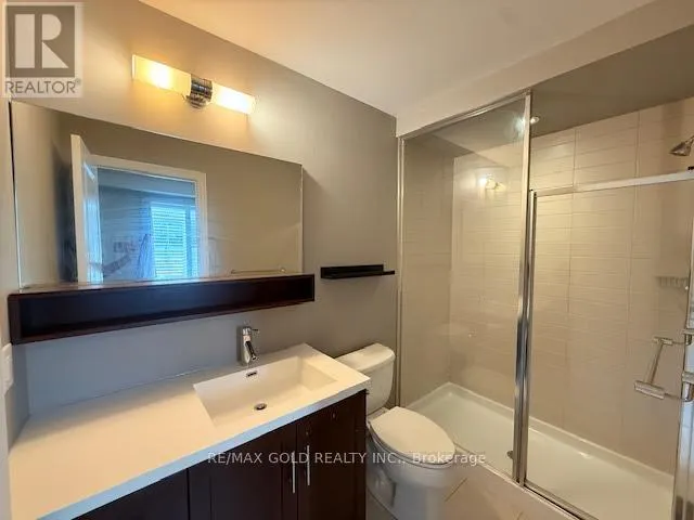 8 - 215 DUNDAS STREET E
