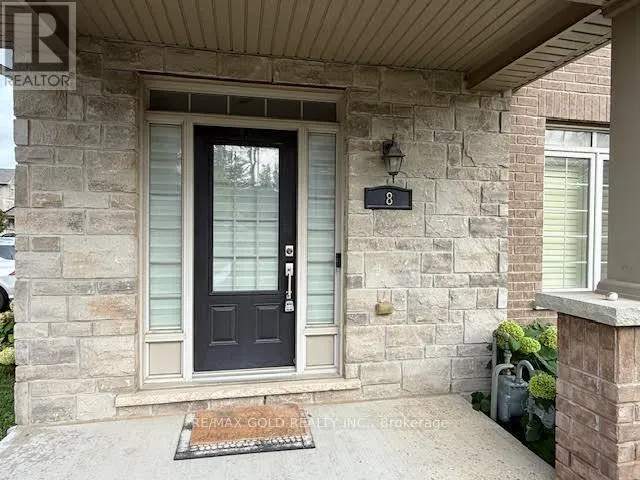 8 - 215 DUNDAS STREET E
