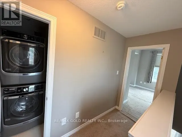 8 - 215 DUNDAS STREET E