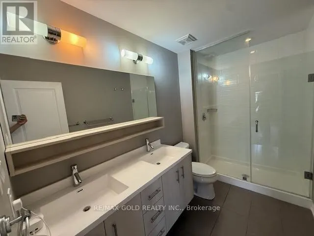 8 - 215 DUNDAS STREET E