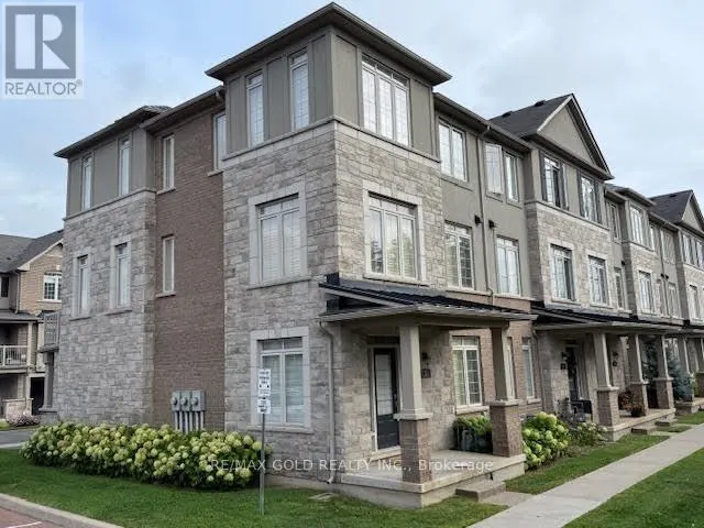 8 - 215 DUNDAS STREET E