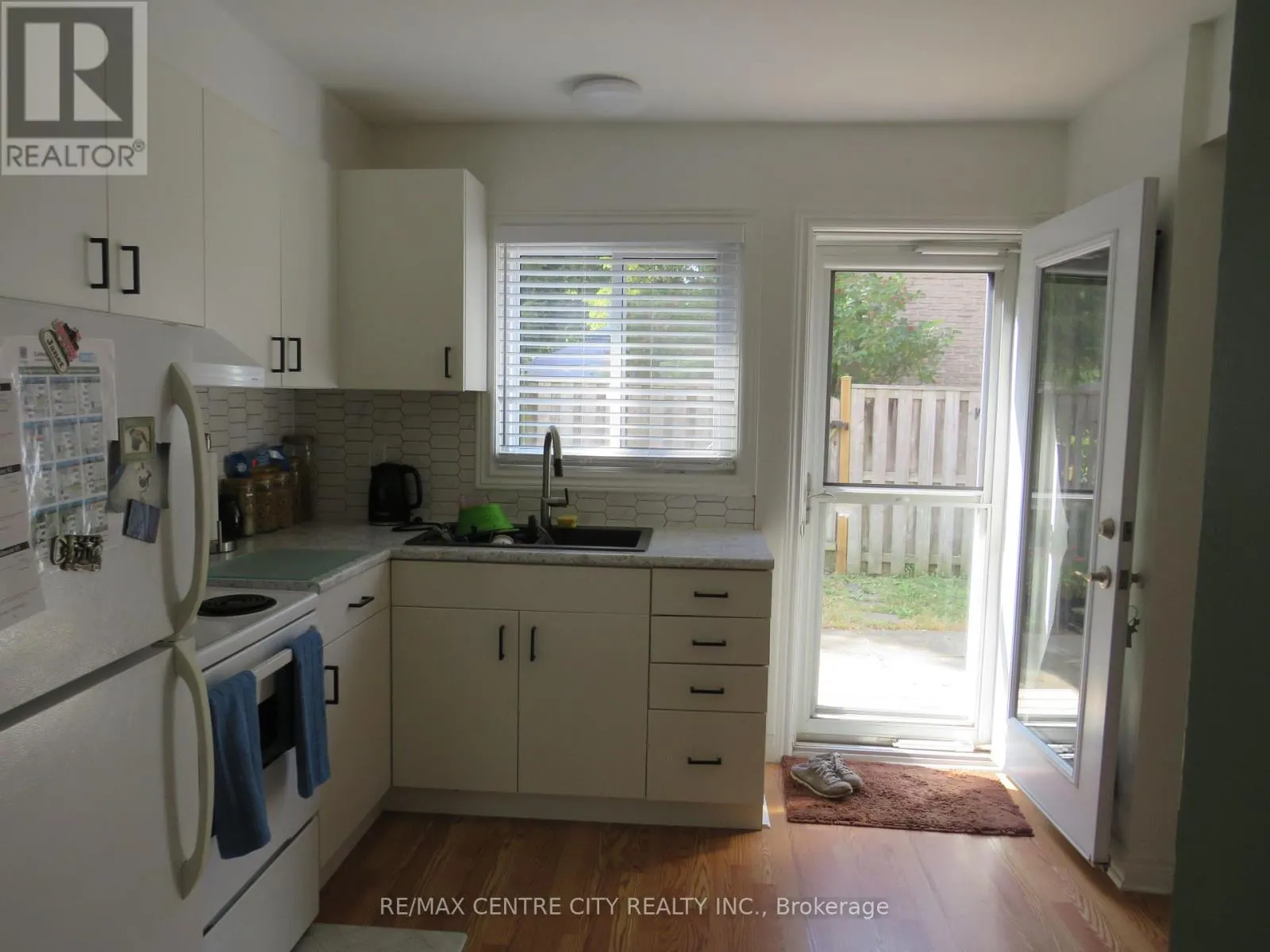 54 - 166 SOUTHDALE RD ROAD W, #54