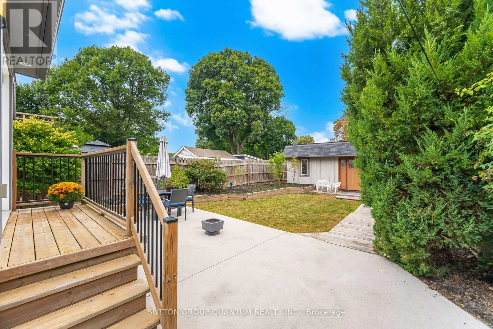 43 WOODBINE CRESCENT E