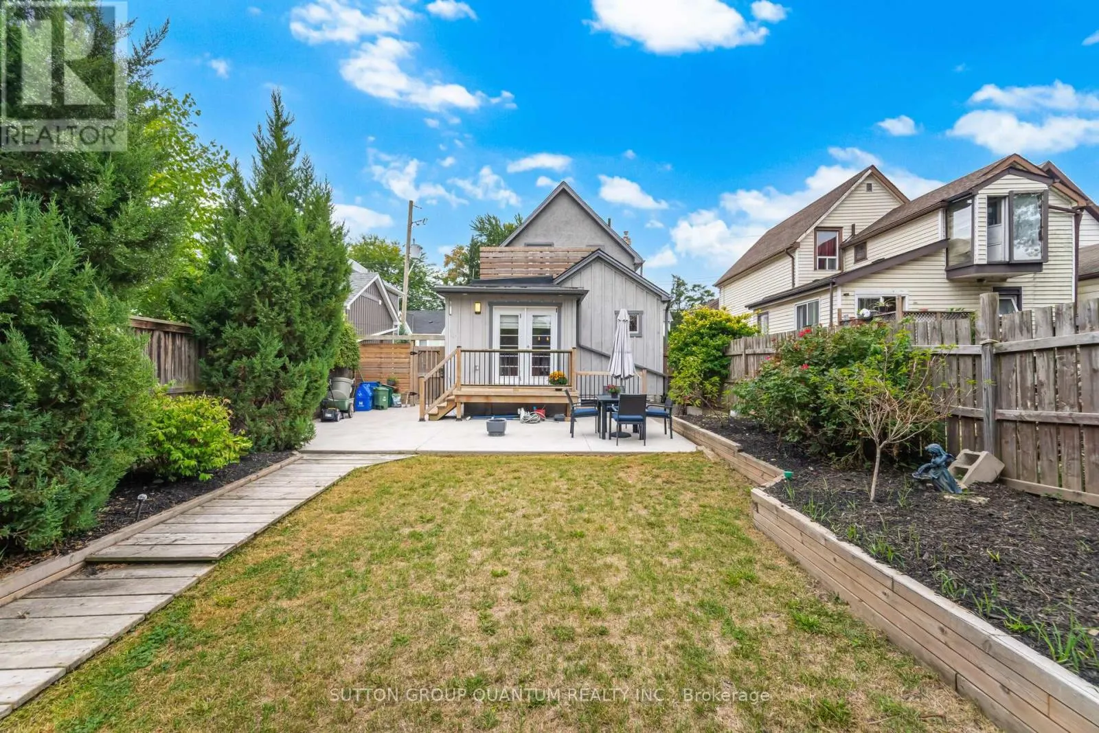 43 WOODBINE CRESCENT E