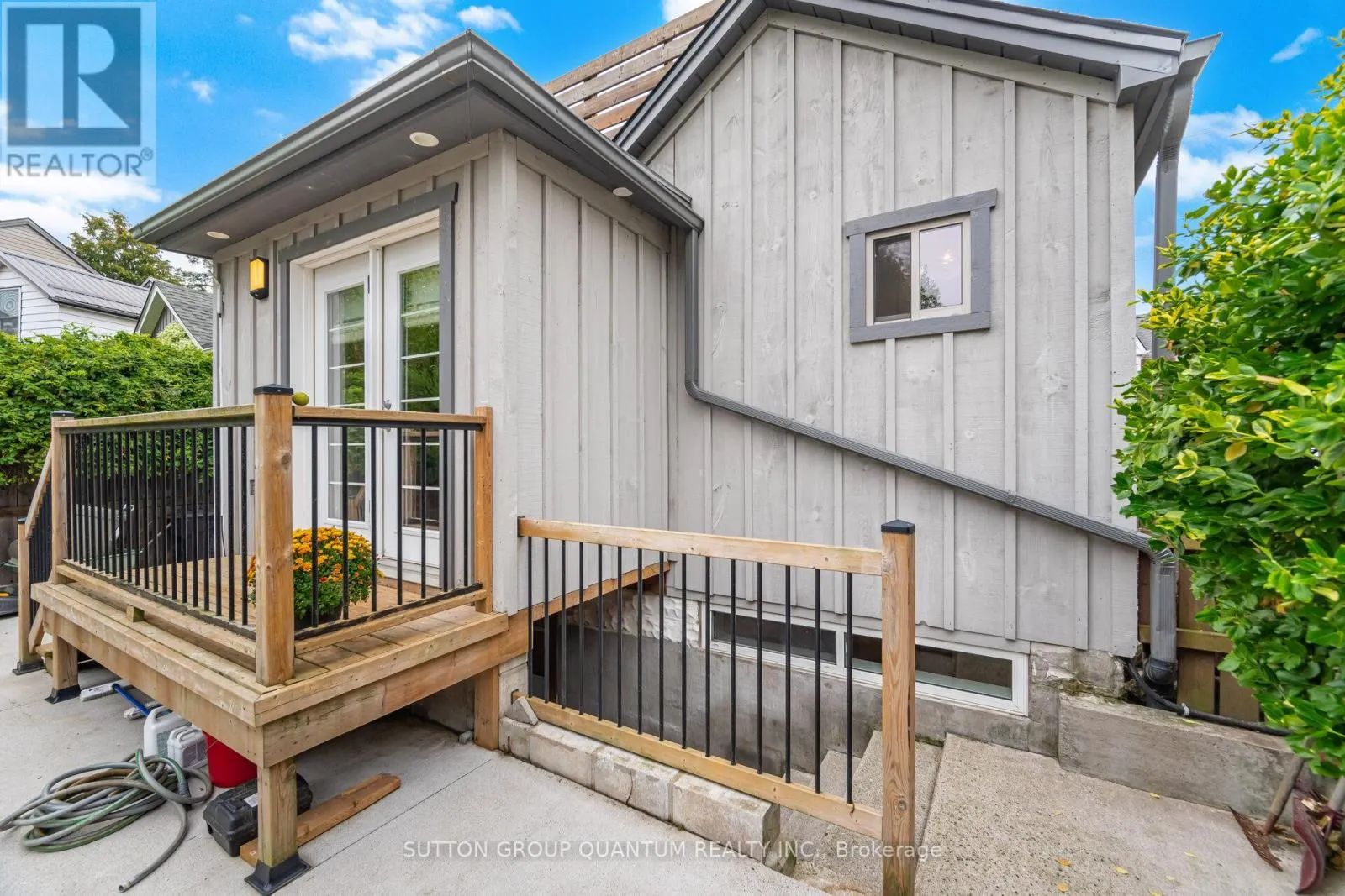 43 WOODBINE CRESCENT E