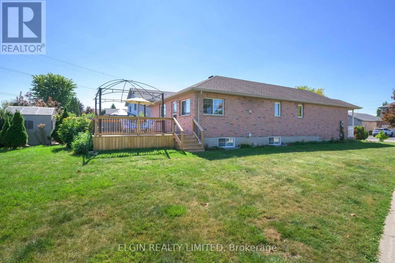 1 MAGNOLIA COURT