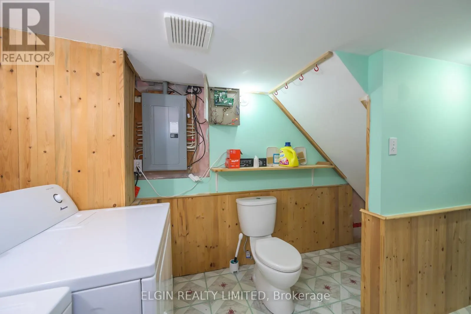 1 MAGNOLIA COURT