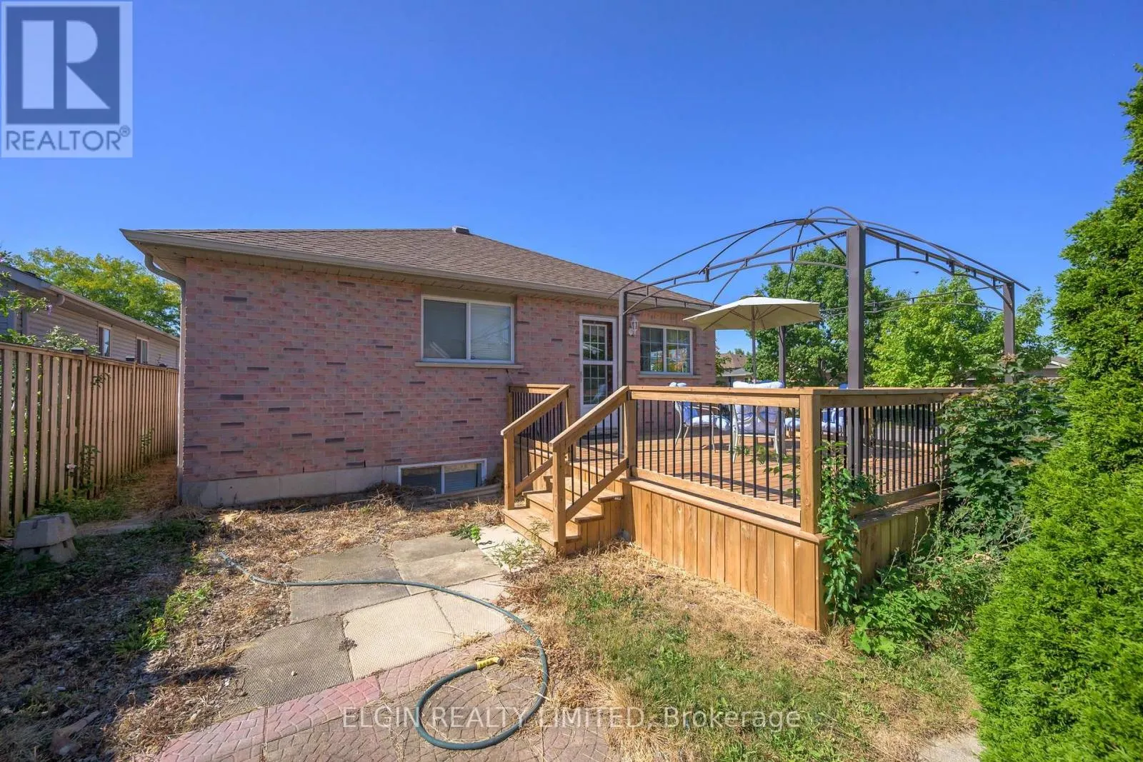 1 MAGNOLIA COURT