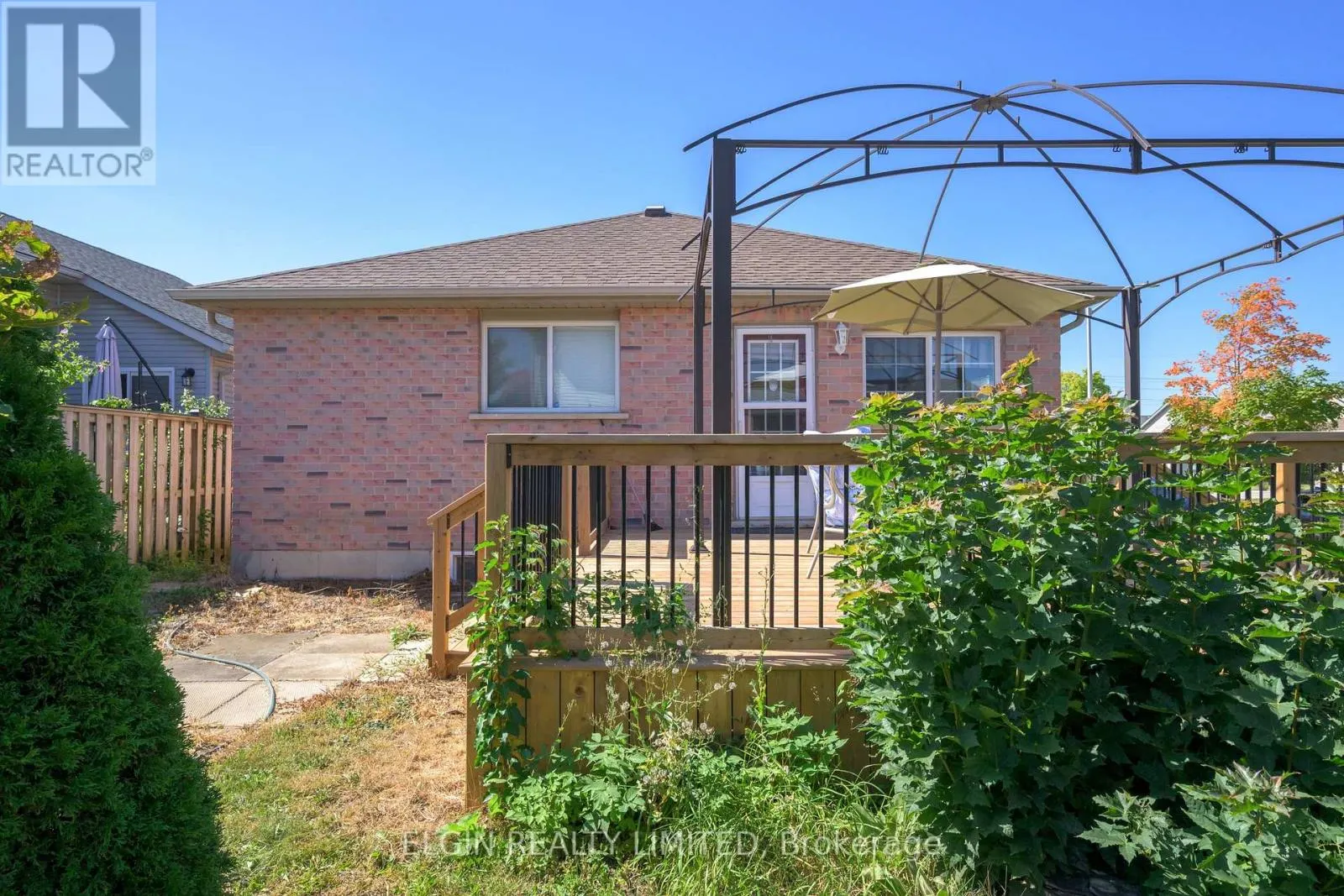 1 MAGNOLIA COURT