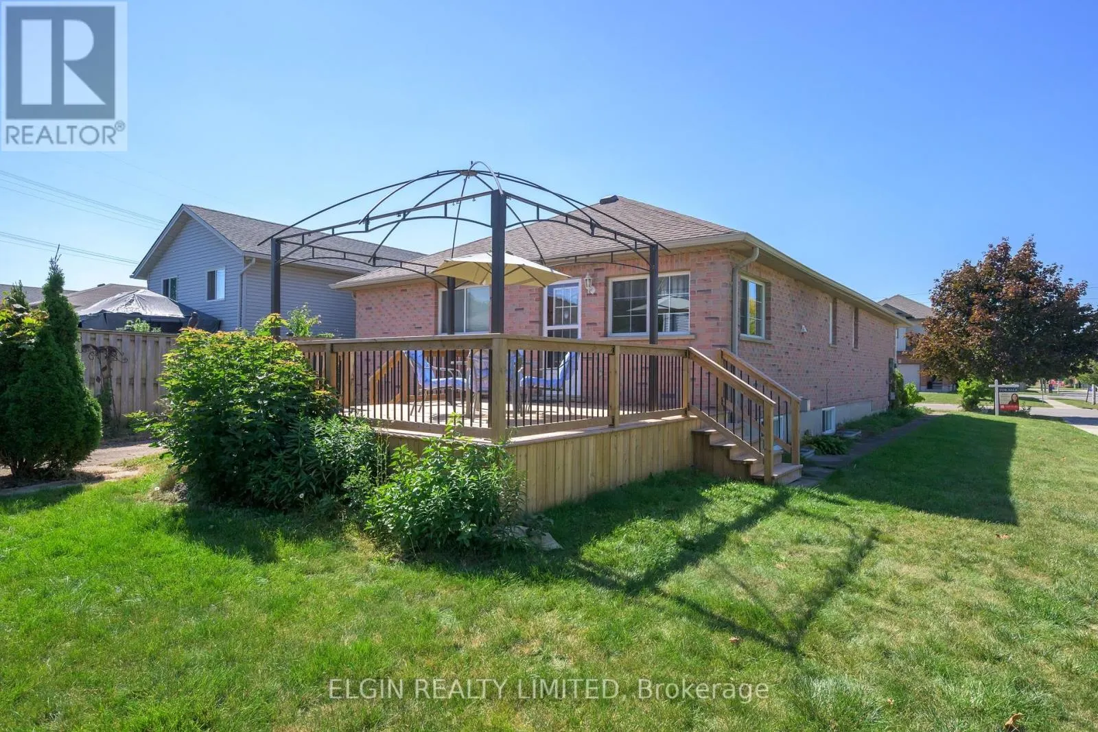 1 MAGNOLIA COURT