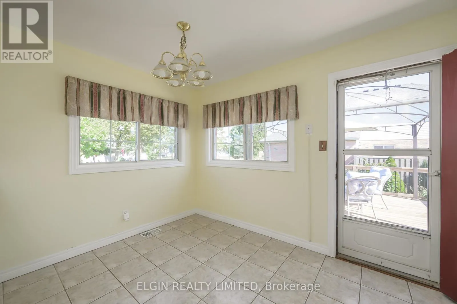 1 MAGNOLIA COURT