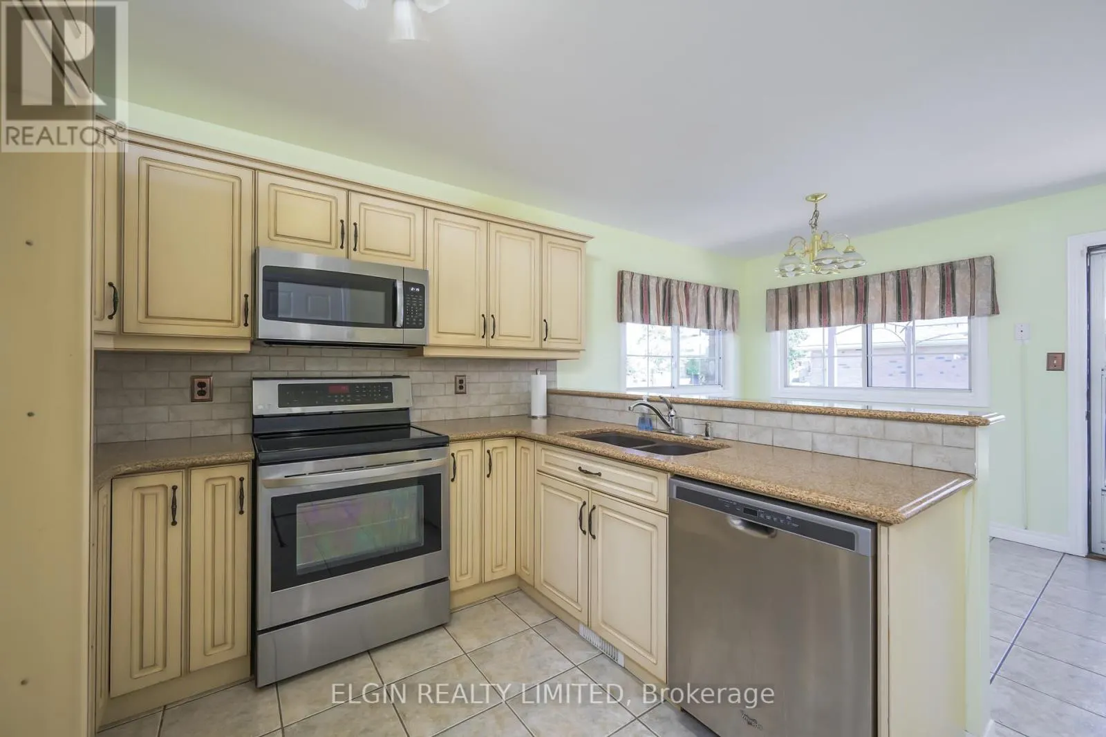 1 MAGNOLIA COURT