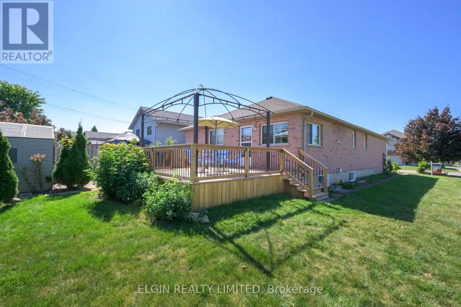 1 MAGNOLIA COURT