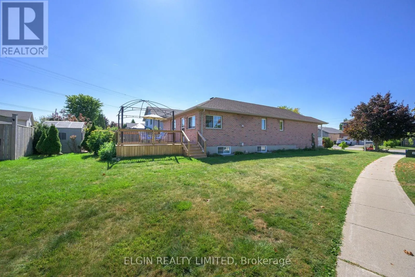 1 MAGNOLIA COURT