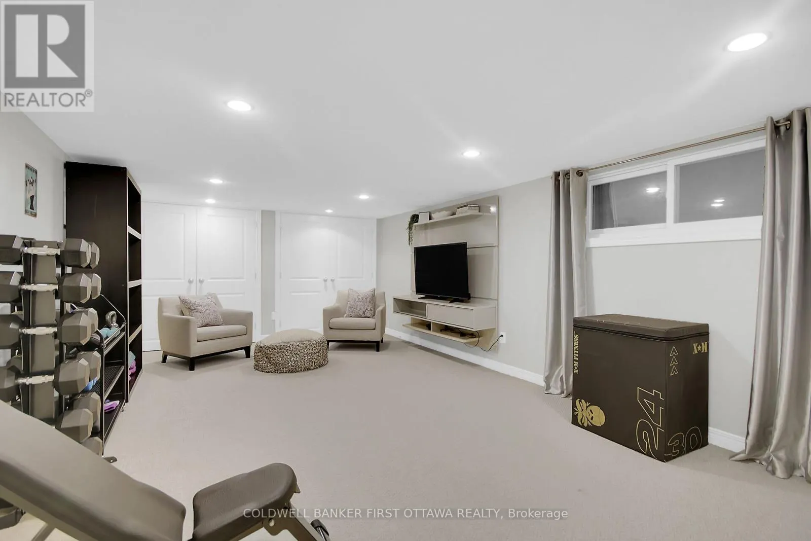 381 HURON AVENUE S