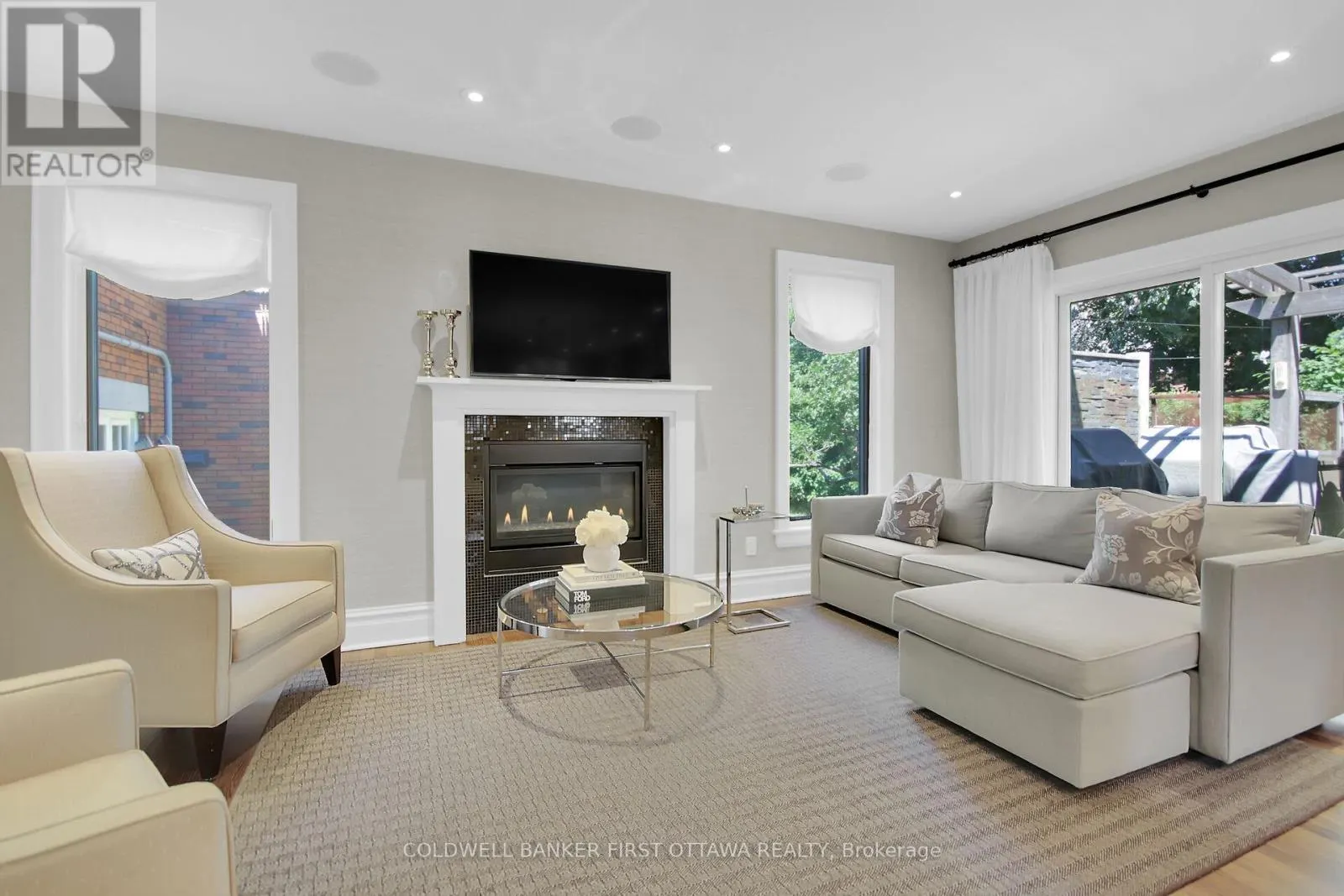 381 HURON AVENUE S
