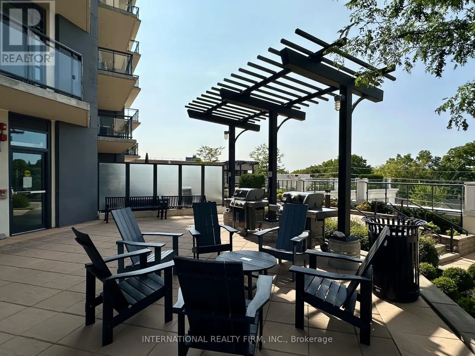 155 CAROLINE STREET S