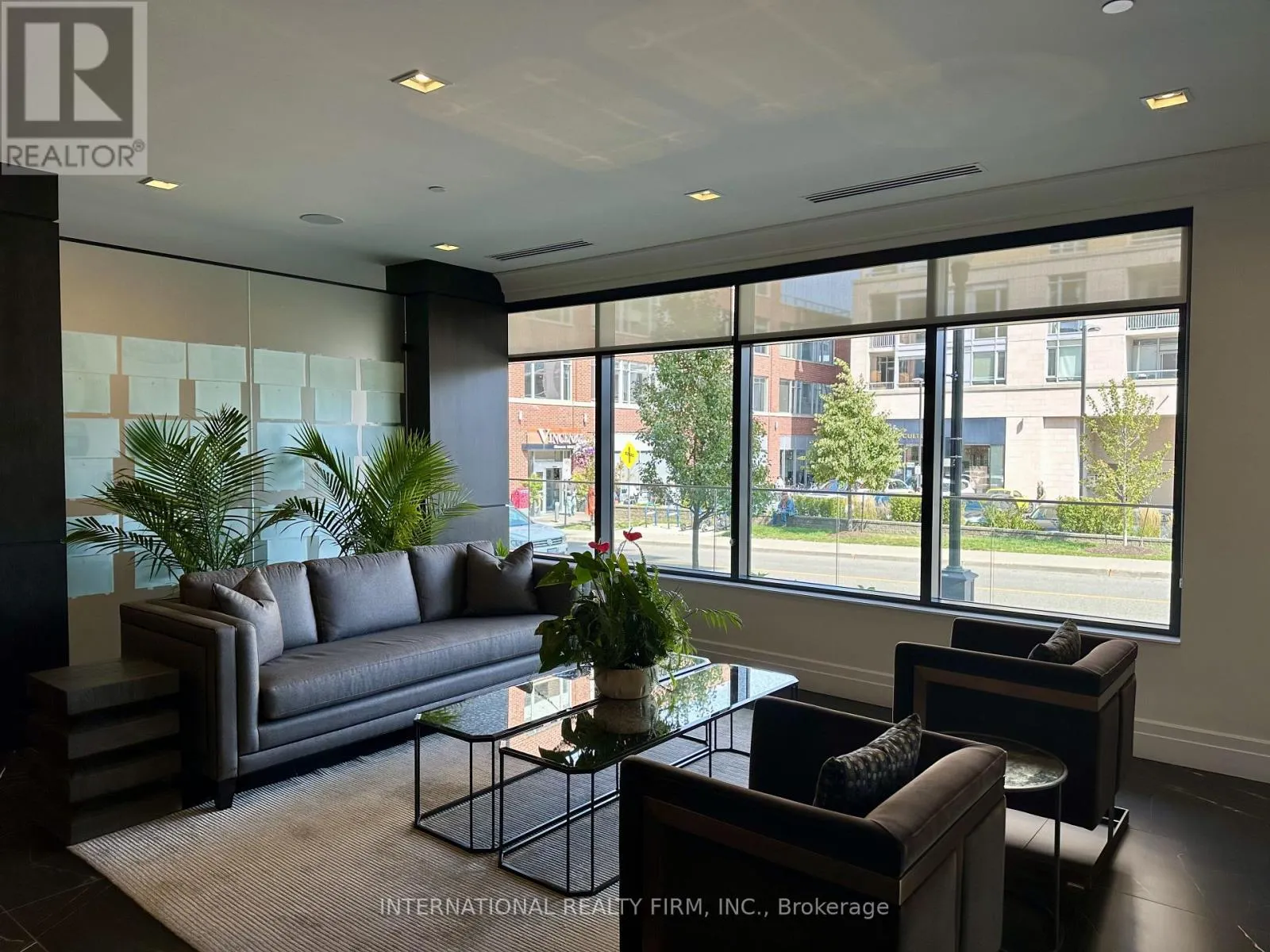 155 CAROLINE STREET S