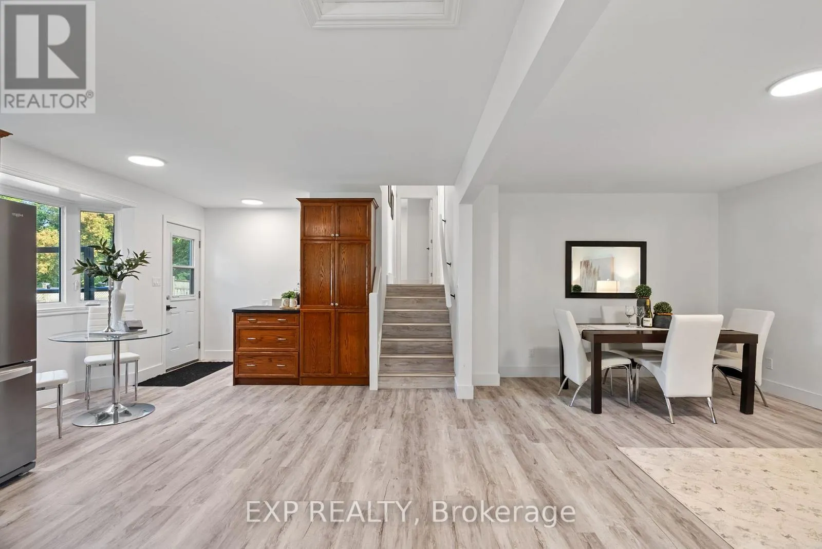 250 WILLIAM STREET E