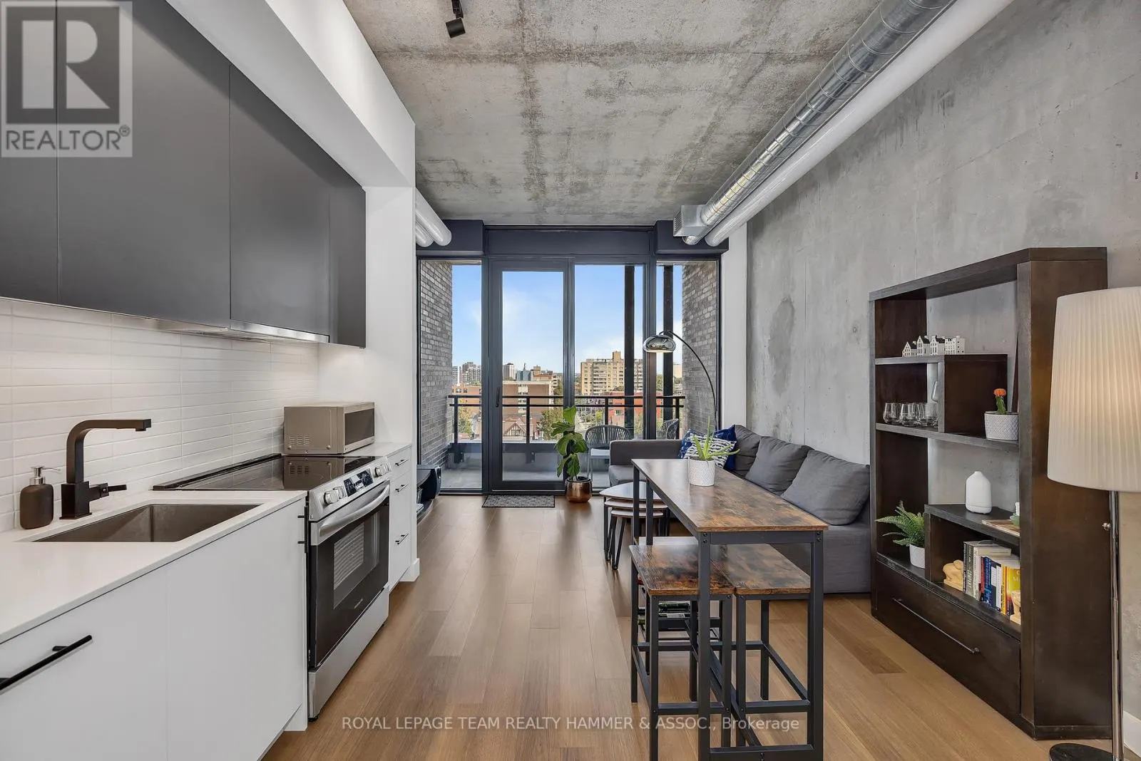 707 - 10 JAMES STREET