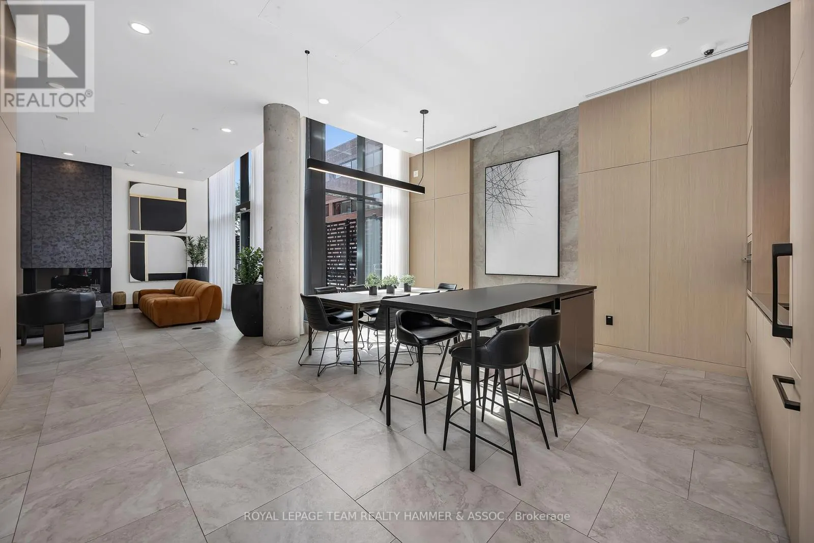 707 - 10 JAMES STREET