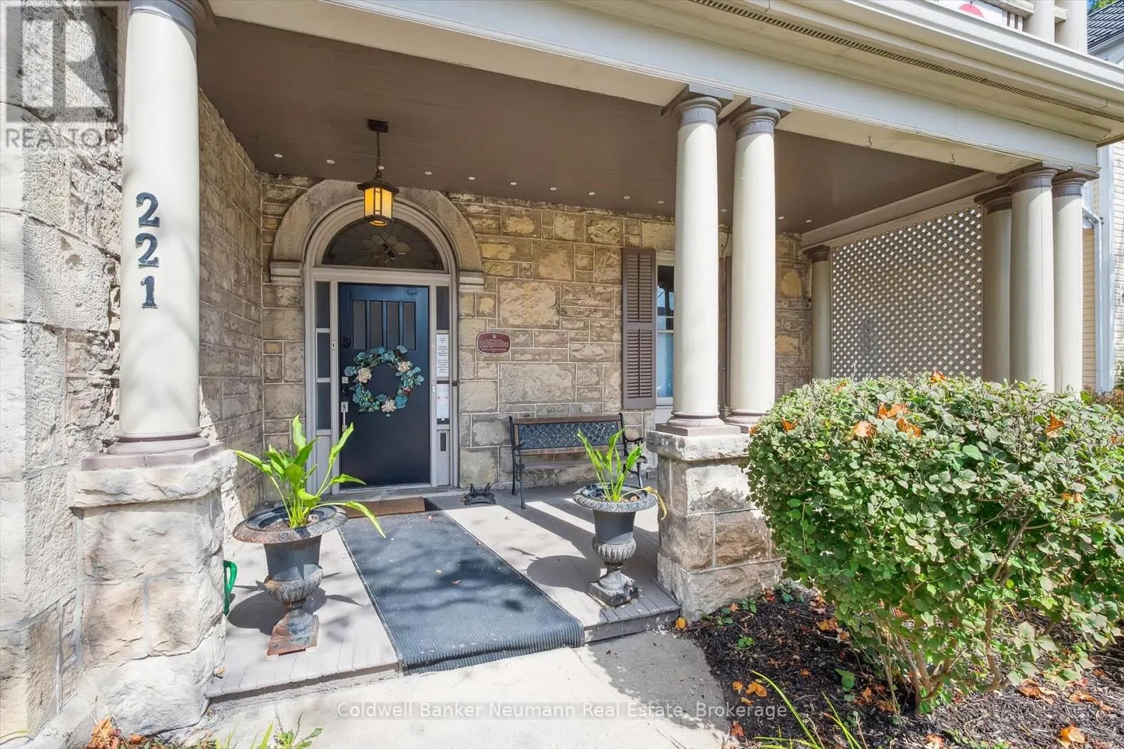 221 WOOLWICH STREET