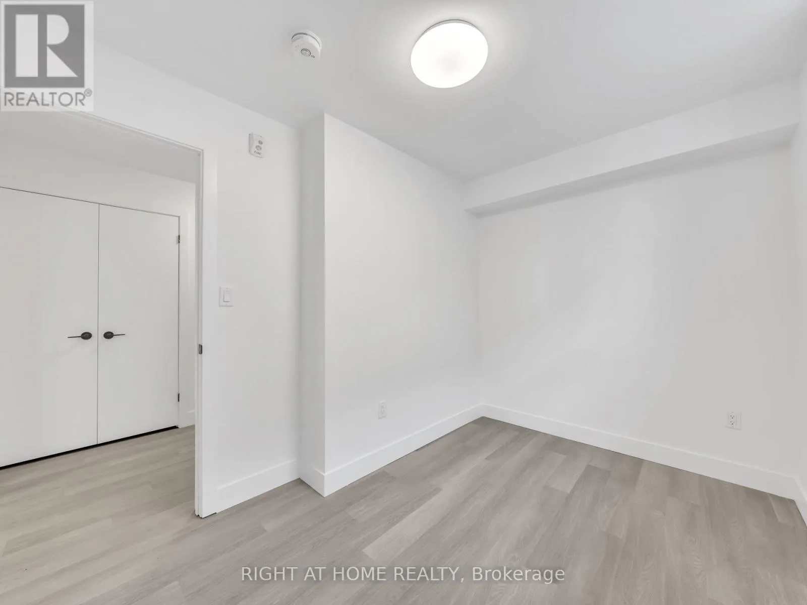 102 - 1804 DROUILLARD ROAD