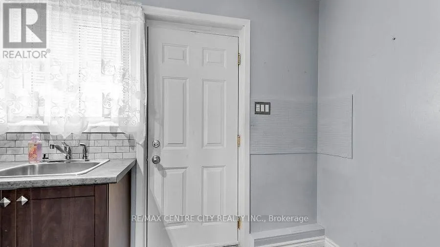106 - 1090 KIPPS LANE, #106