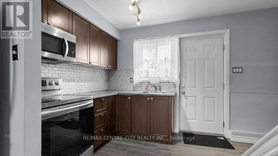 106 - 1090 KIPPS LANE, #106