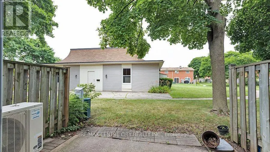 106 - 1090 KIPPS LANE, #106
