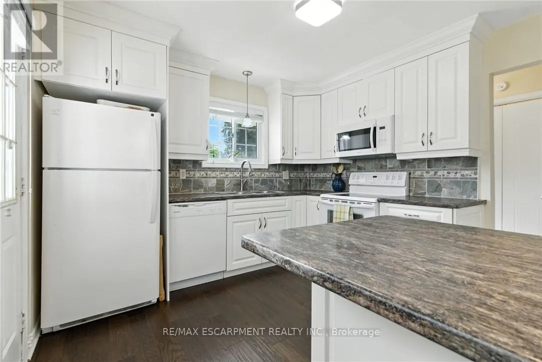 360 SILVERBIRCH BOULEVARD