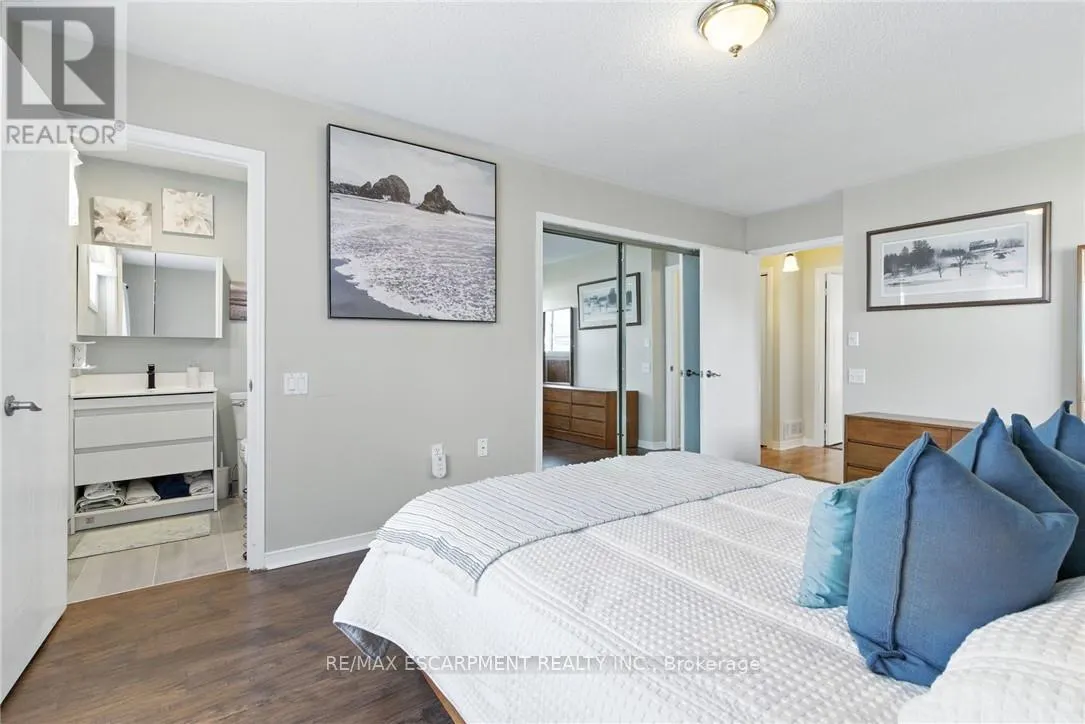 360 SILVERBIRCH BOULEVARD