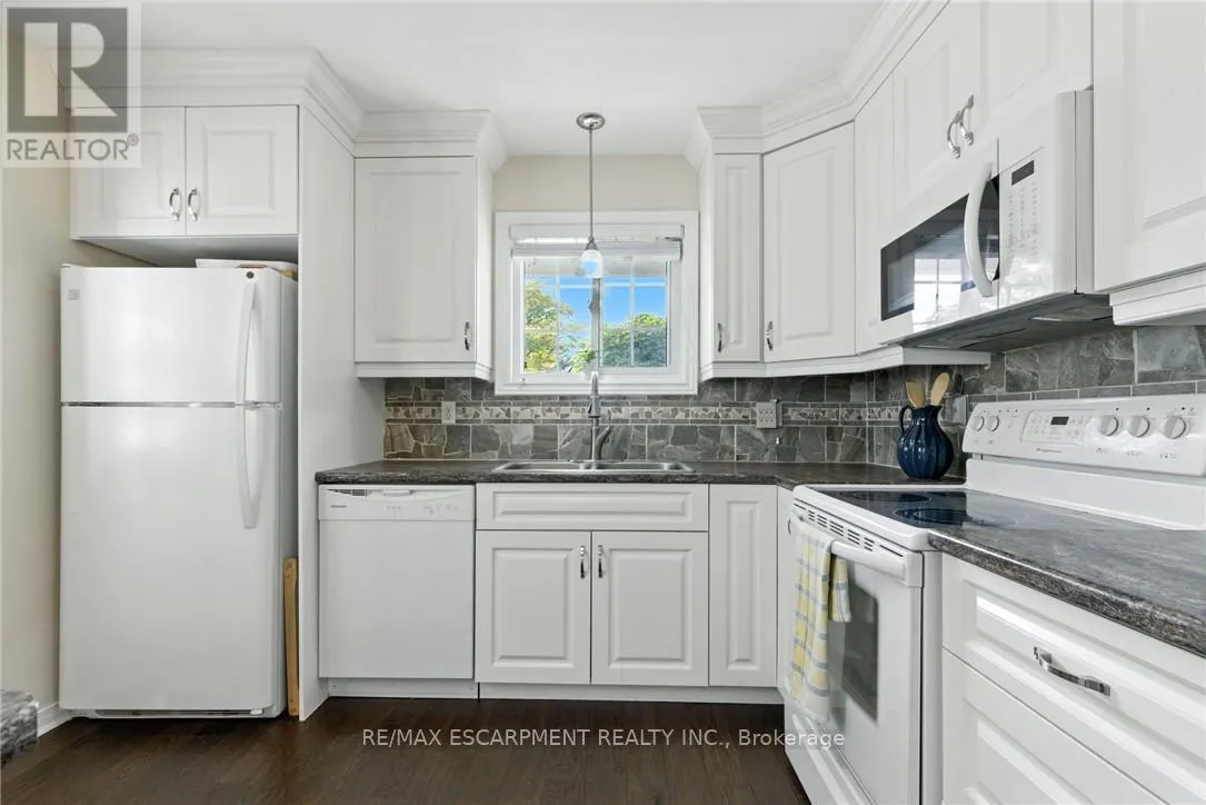 360 SILVERBIRCH BOULEVARD