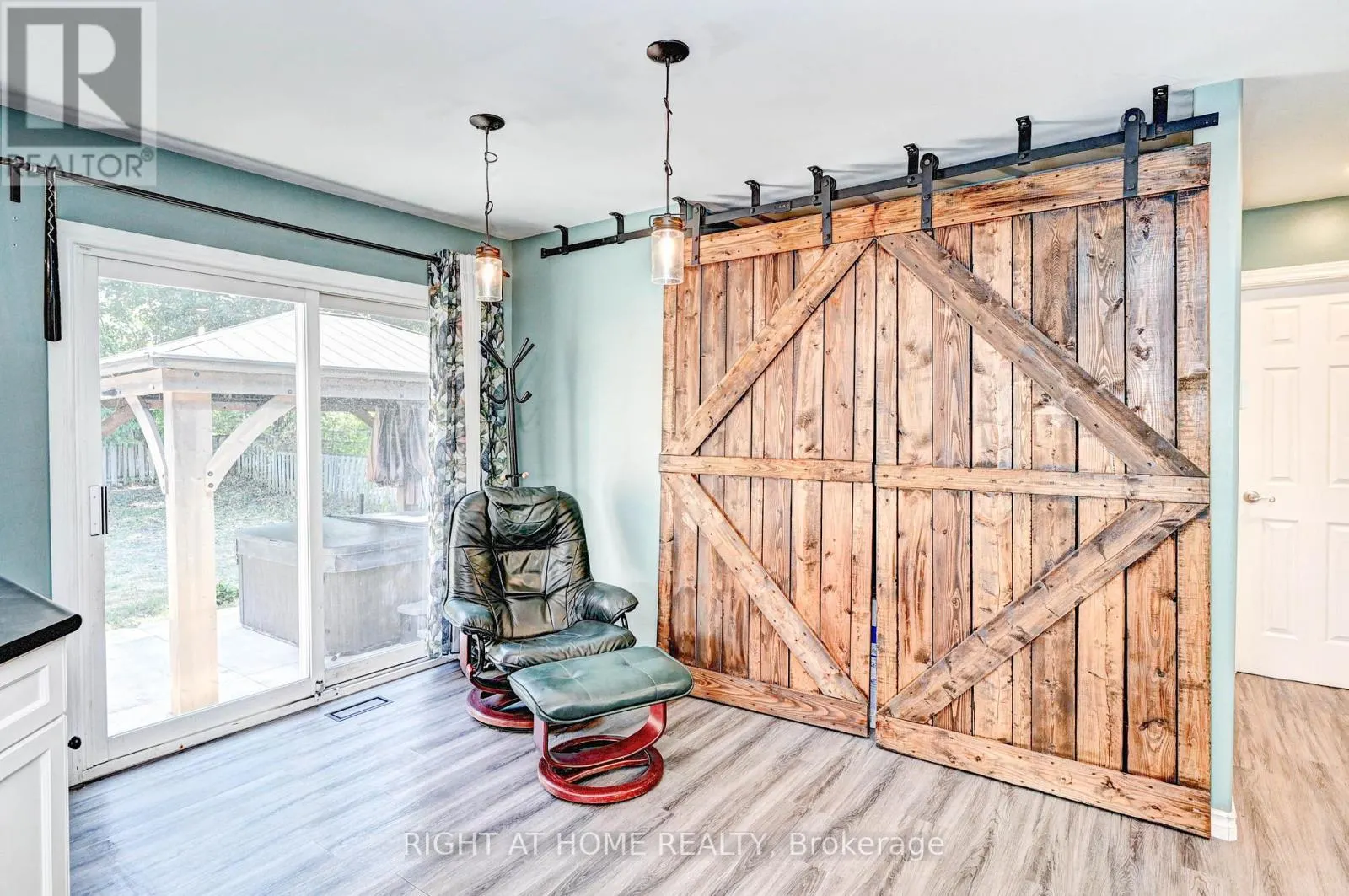 137 COUNTRY CLUB DRIVE