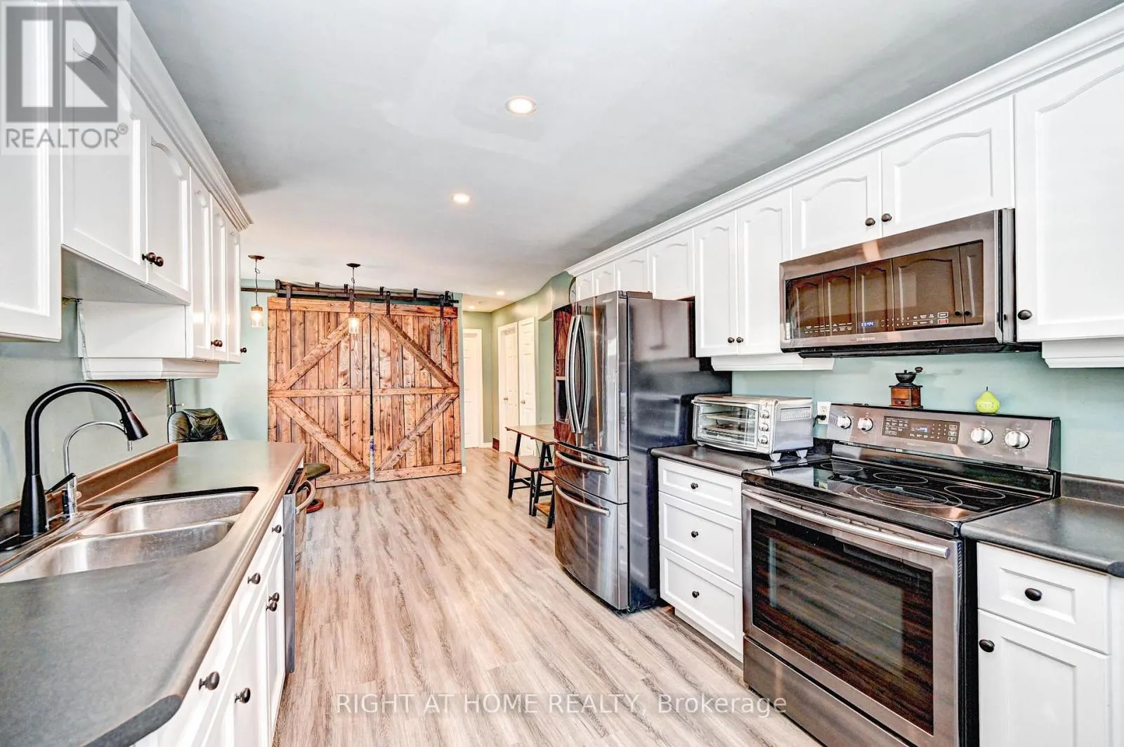 137 COUNTRY CLUB DRIVE