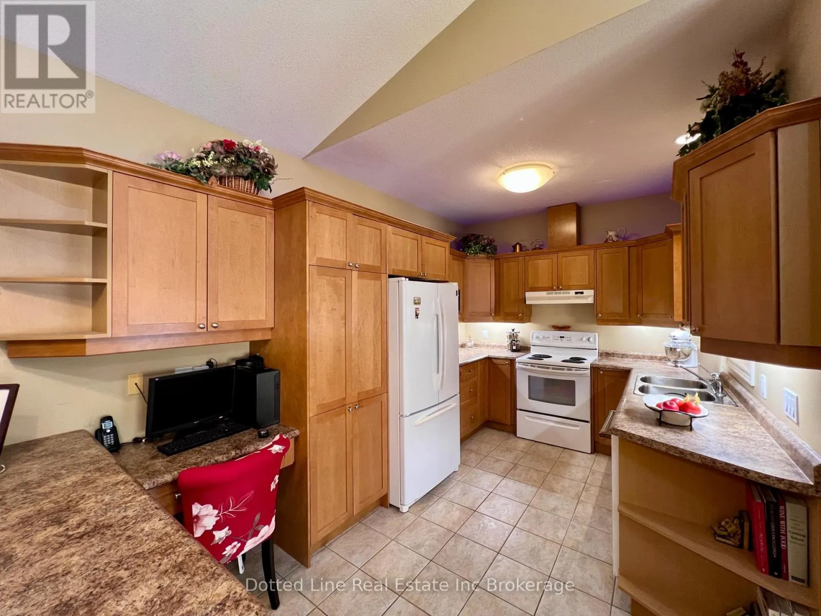 11 - 500 LAKEVIEW DRIVE, #11