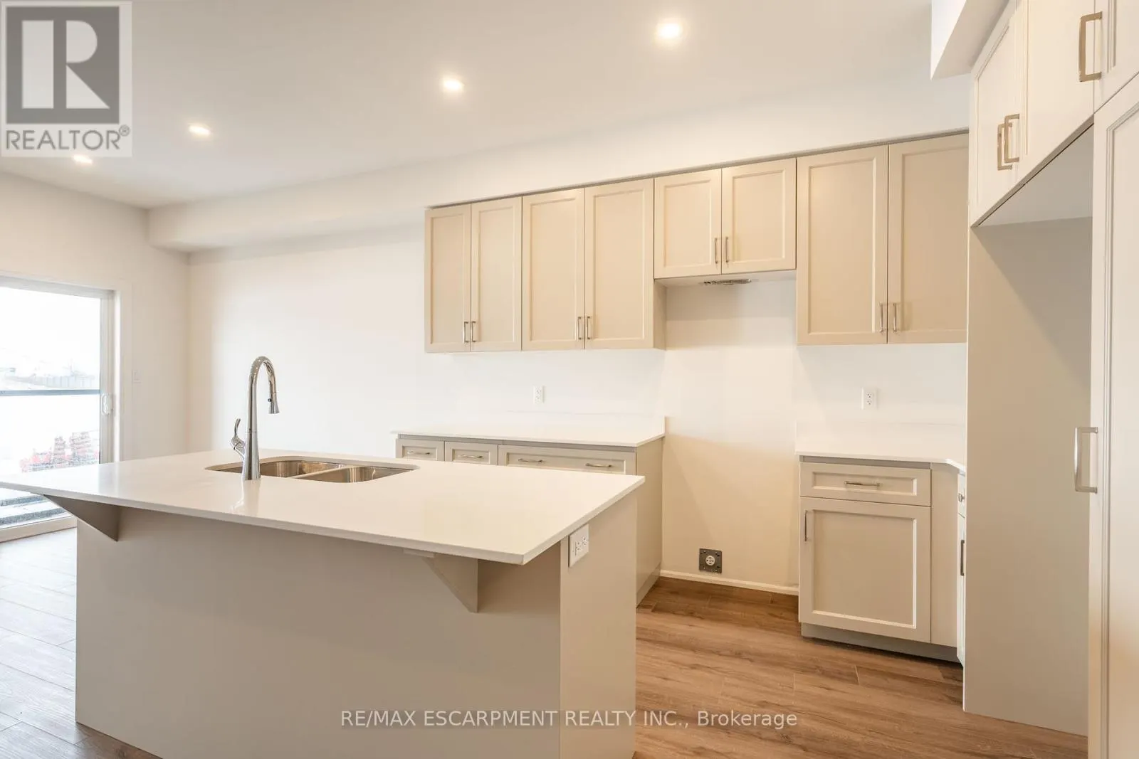 20 CLEAR VALLEY LANE