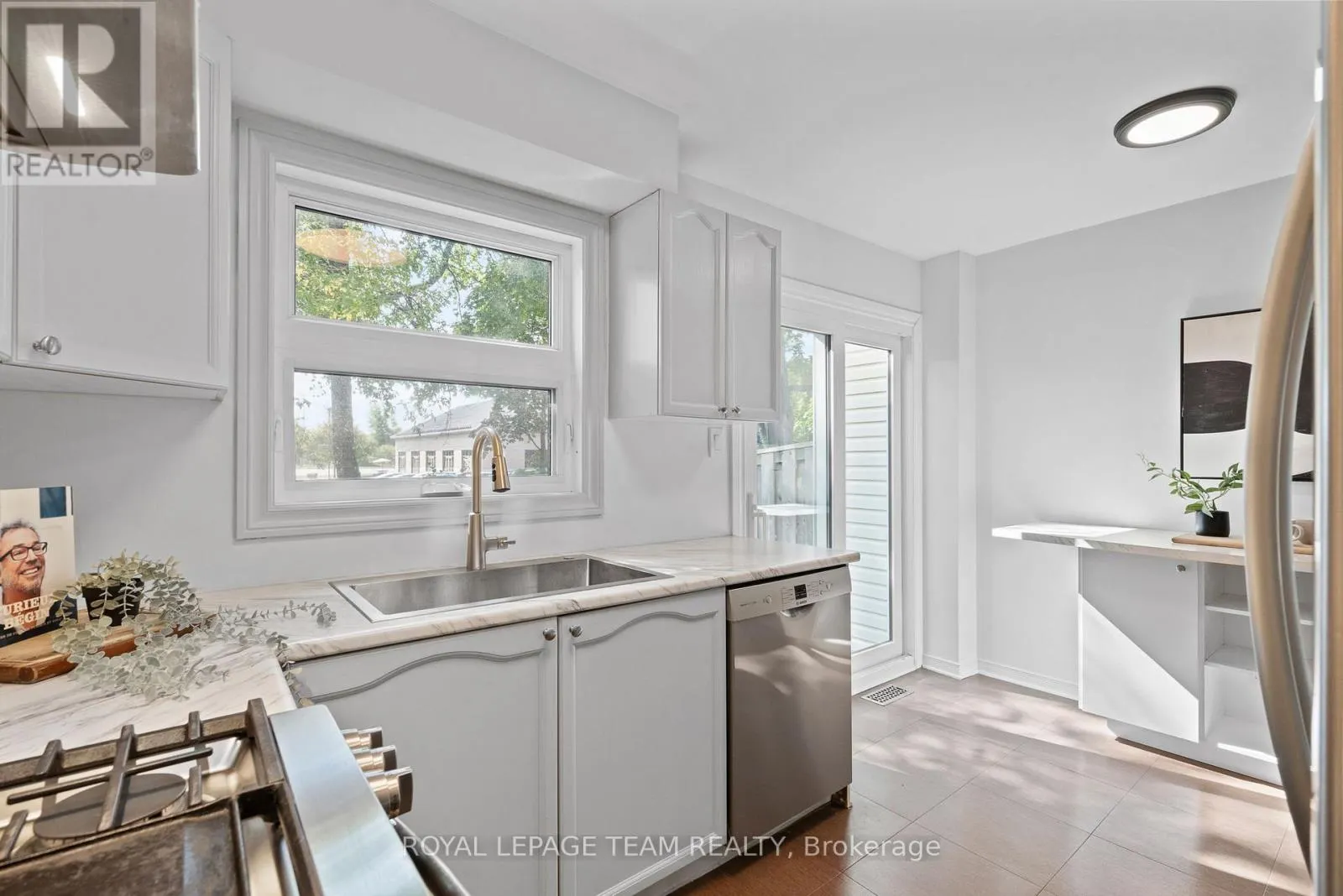 230 CURRELL AVENUE